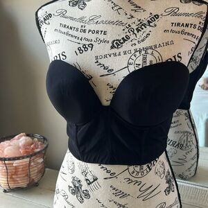 Low cut back strapless